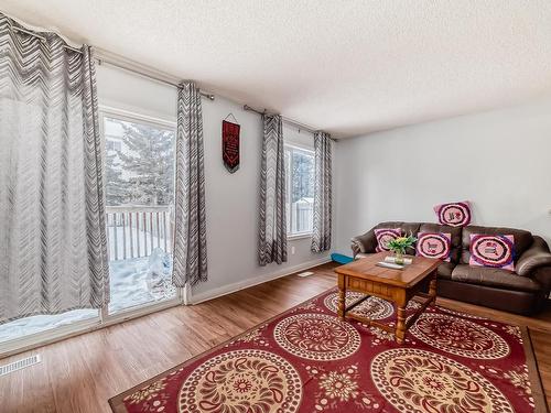 13852 37 Street, Edmonton, AB - Indoor Photo Showing Living Room