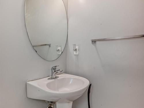 13852 37 Street, Edmonton, AB - Indoor Photo Showing Bathroom