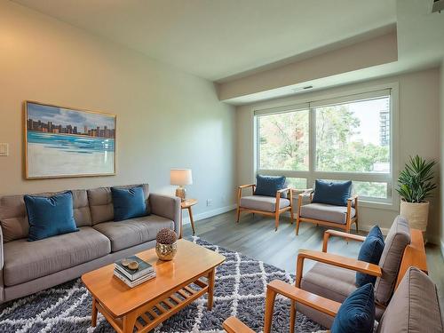 305 10055 118 Street, Edmonton, AB - Indoor Photo Showing Living Room