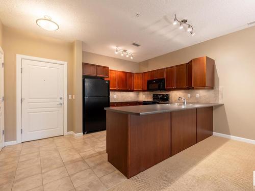 127 160 Magrath Road, Edmonton, AB - Indoor Photo Showing Kitchen