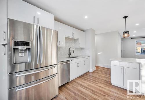 Upper 9907 170 Avenue, Edmonton, AB - Indoor Photo Showing Kitchen With Upgraded Kitchen