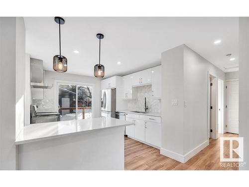 Upper 9907 170 Avenue, Edmonton, AB - Indoor Photo Showing Kitchen With Upgraded Kitchen