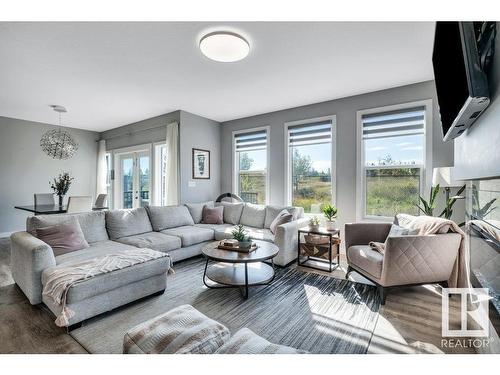 3971 5 Avenue, Edmonton, AB - Indoor Photo Showing Living Room