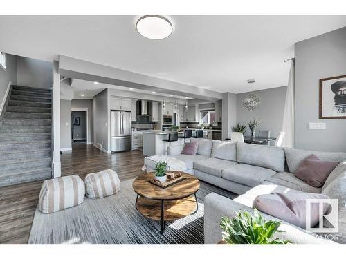 3971 5 Avenue, Edmonton, AB - Indoor Photo Showing Living Room