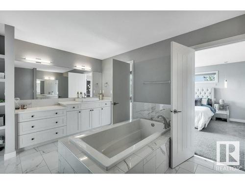 3971 5 Avenue, Edmonton, AB - Indoor Photo Showing Bathroom