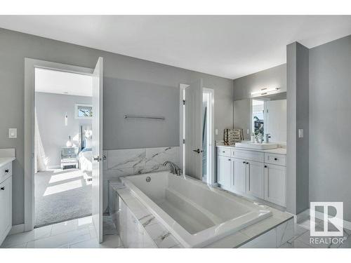 3971 5 Avenue, Edmonton, AB - Indoor Photo Showing Bathroom