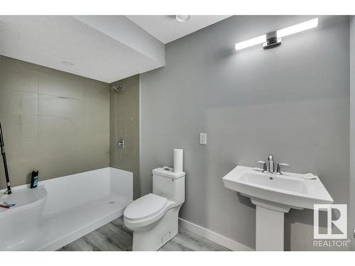 3971 5 Avenue, Edmonton, AB - Indoor Photo Showing Bathroom