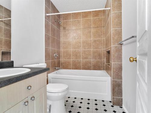 8307 170 Avenue, Edmonton, AB - Indoor Photo Showing Bathroom