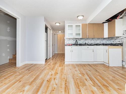 17715 59 Street, Edmonton, AB - Indoor Photo Showing Kitchen