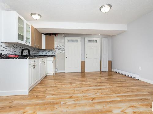 17715 59 Street, Edmonton, AB - Indoor Photo Showing Kitchen