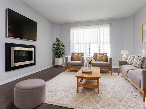 17715 59 Street, Edmonton, AB - Indoor Photo Showing Living Room