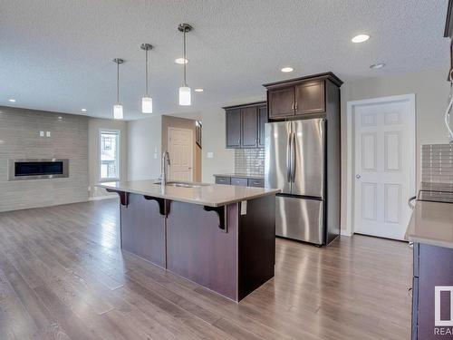 3520 Claxton Crescent, Edmonton, AB - Indoor Photo Showing Kitchen With Upgraded Kitchen