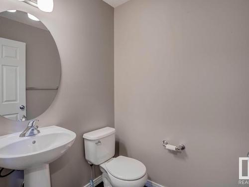 3520 Claxton Crescent, Edmonton, AB - Indoor Photo Showing Bathroom