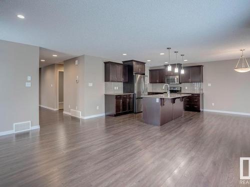 3520 Claxton Crescent, Edmonton, AB - Indoor Photo Showing Kitchen With Upgraded Kitchen