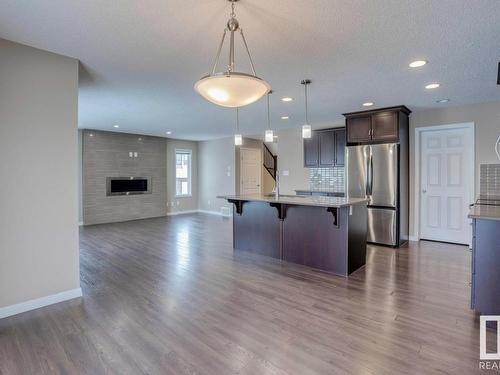 3520 Claxton Crescent, Edmonton, AB - Indoor Photo Showing Kitchen With Upgraded Kitchen