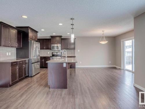 3520 Claxton Crescent, Edmonton, AB - Indoor Photo Showing Kitchen With Upgraded Kitchen