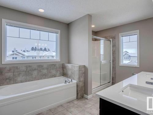 3520 Claxton Crescent, Edmonton, AB - Indoor Photo Showing Bathroom