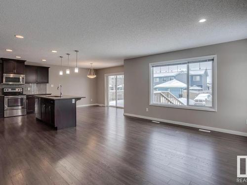 3520 Claxton Crescent, Edmonton, AB - Indoor Photo Showing Kitchen With Upgraded Kitchen