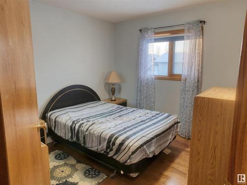 5803 50 Ave, Barrhead, AB - Indoor Photo Showing Bedroom