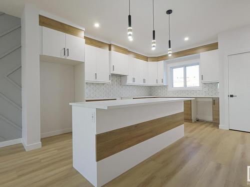 112 28 Street, Edmonton, AB - Indoor Photo Showing Kitchen With Upgraded Kitchen