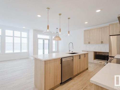 5429 Kootook Road, Edmonton, AB - Indoor Photo Showing Kitchen With Upgraded Kitchen