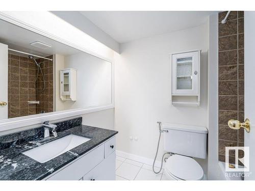 1805 10149 Saskatchewan Drive, Edmonton, AB - Indoor Photo Showing Bathroom