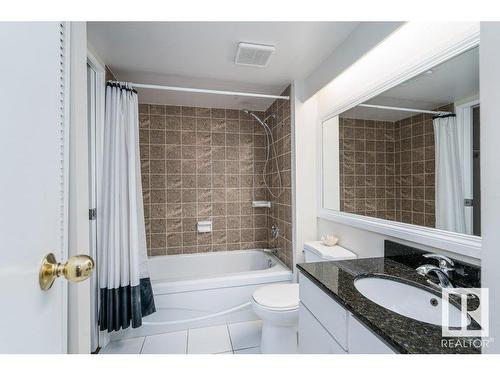 1805 10149 Saskatchewan Drive, Edmonton, AB - Indoor Photo Showing Bathroom