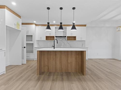 4727 168 Ave, Edmonton, AB - Indoor Photo Showing Kitchen