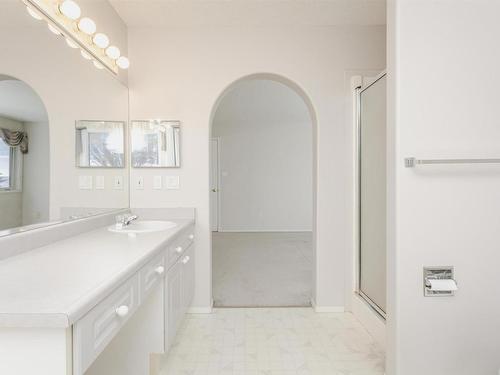 909 Burrows Crescent, Edmonton, AB - Indoor Photo Showing Bathroom