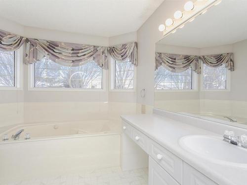 909 Burrows Crescent, Edmonton, AB - Indoor Photo Showing Bathroom