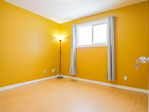 8437 29 Avenue, Edmonton, AB - Indoor Photo Showing Other Room