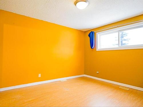 8437 29 Avenue, Edmonton, AB - Indoor Photo Showing Other Room