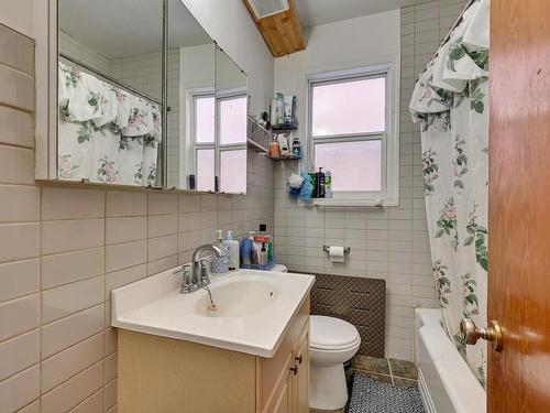 11324 124 Street, Edmonton, AB - Indoor Photo Showing Bathroom