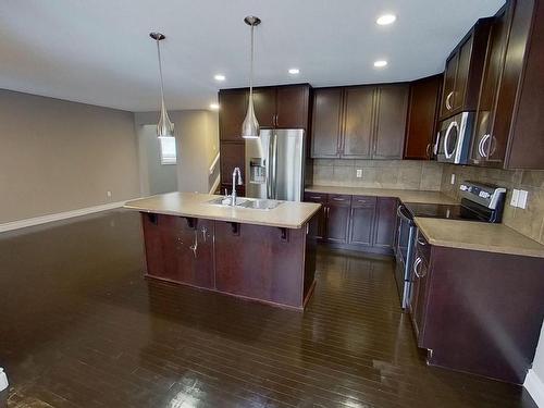 2046 69A Street, Edmonton, AB - Indoor Photo Showing Kitchen With Upgraded Kitchen