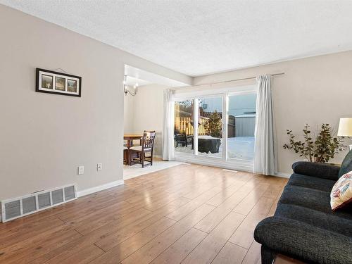 G 16405 89 Avenue, Edmonton, AB - Indoor Photo Showing Living Room