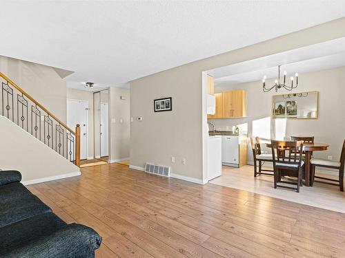 G 16405 89 Avenue, Edmonton, AB - Indoor Photo Showing Living Room