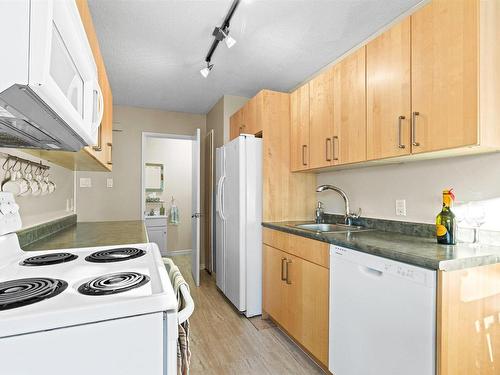 G 16405 89 Avenue, Edmonton, AB - Indoor Photo Showing Kitchen