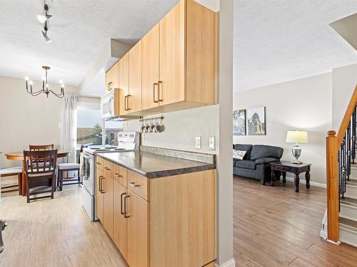 G 16405 89 Avenue, Edmonton, AB - Indoor Photo Showing Kitchen