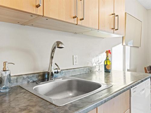 G 16405 89 Avenue, Edmonton, AB - Indoor Photo Showing Kitchen