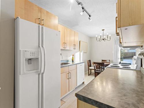 G 16405 89 Avenue, Edmonton, AB - Indoor Photo Showing Kitchen