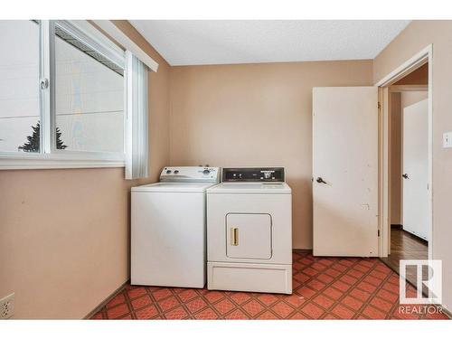 5217 44 Avenue, Smoky Lake Town, AB - Indoor Photo Showing Laundry Room