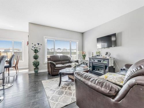 2804 16 Avenue, Edmonton, AB - Indoor Photo Showing Living Room