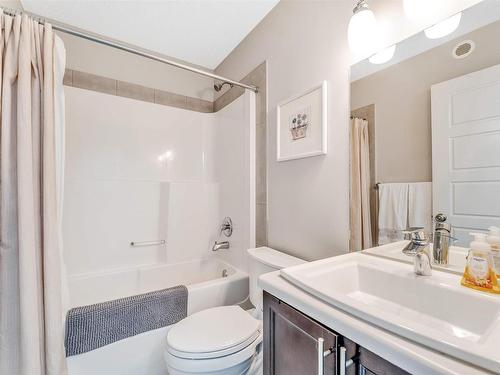 2804 16 Avenue, Edmonton, AB - Indoor Photo Showing Bathroom