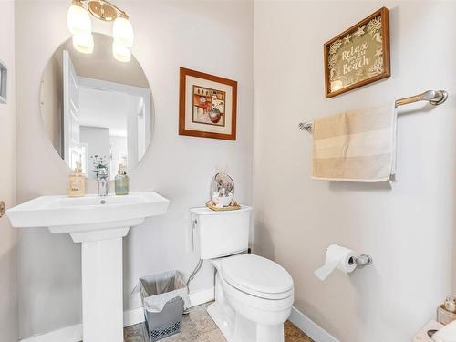 2804 16 Avenue, Edmonton, AB - Indoor Photo Showing Bathroom