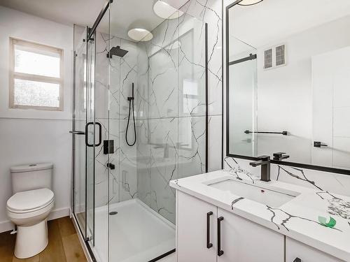 Edmonton, AB - Indoor Photo Showing Bathroom