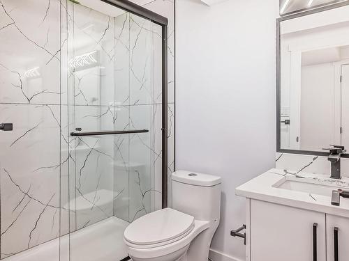 Edmonton, AB - Indoor Photo Showing Bathroom