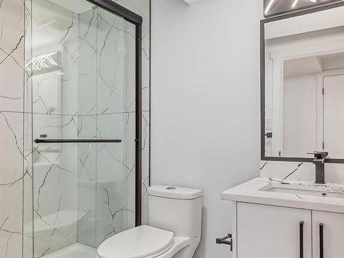 Edmonton, AB - Indoor Photo Showing Bathroom