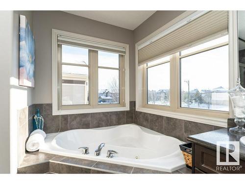 1062 Armitage Crescent, Edmonton, AB - Indoor Photo Showing Bathroom