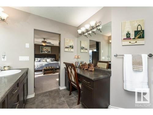 1062 Armitage Crescent, Edmonton, AB - Indoor Photo Showing Bathroom