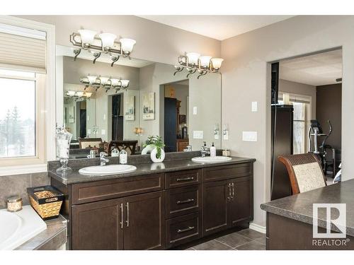 1062 Armitage Crescent, Edmonton, AB - Indoor Photo Showing Bathroom